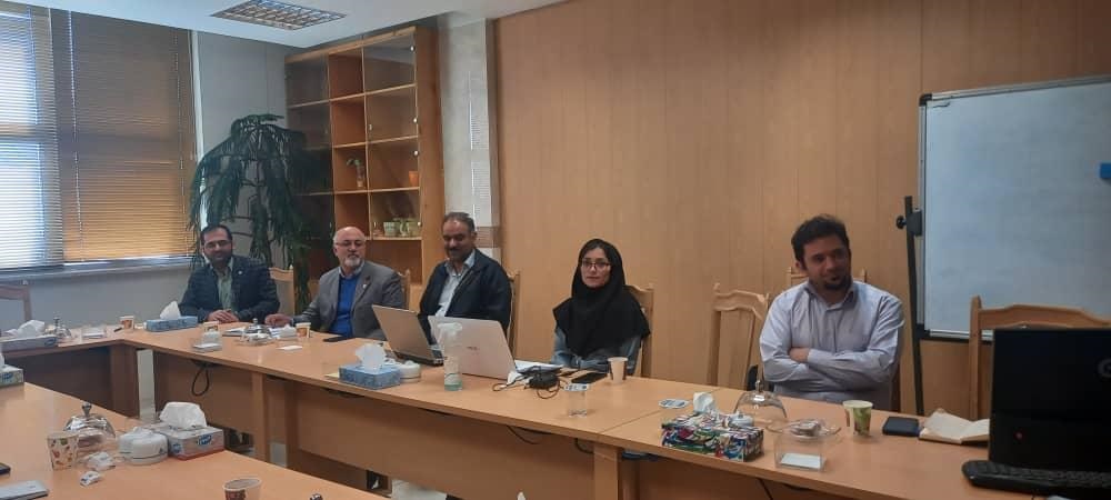 جلسه ارائه پایان نامه در راستای دستورالعمل حمایت از پایان نامه های دانشجویی