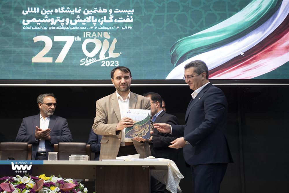 رونمایی از ۲ کتاب صنعت پتروشیمی در حوزه بهداشت، ایمنی و محیط زیست