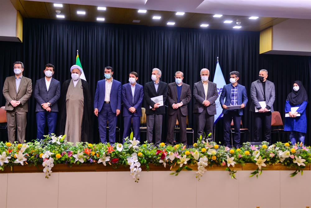 انتخاب خانم مهندس آقابیگی بعنوان کارمندنمونه وزارت نفت ازشرکت ملی صنایع پتروشیمی